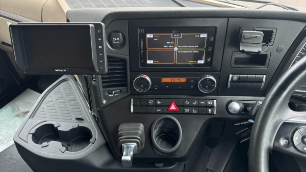 Mercedes-Benz Actros 2532 30Ft Flatbed - Image 12