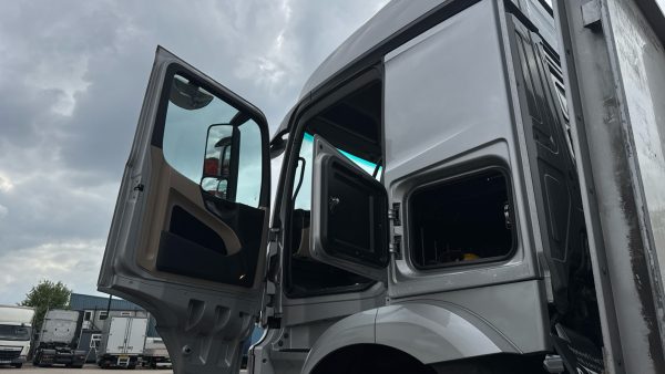 Mercedes-Benz Actros 2532 30Ft Flatbed - Image 27