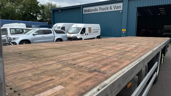 Mercedes-Benz Actros 2532 30Ft Flatbed - Image 28