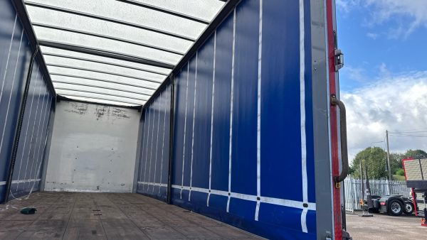 Mercedes-Benz Actros 2532 Curtainside with Tuckaway taillift - Image 13