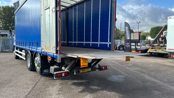 Mercedes-Benz Actros 2532 Curtainside with Tuckaway taillift - Image 17