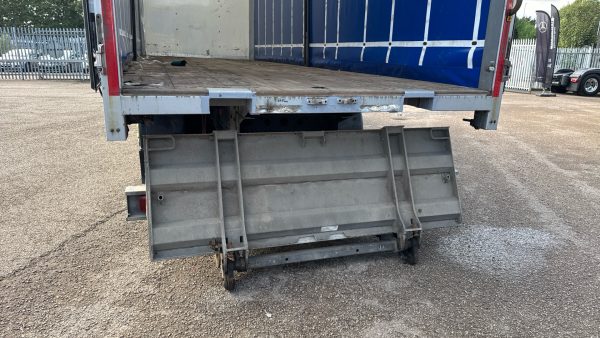 Mercedes-Benz Actros 2532 Curtainside with Tuckaway taillift - Image 18