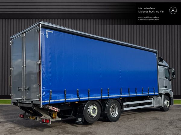 Mercedes-Benz Actros 2532 Curtainside with Tuckaway taillift - Image 3