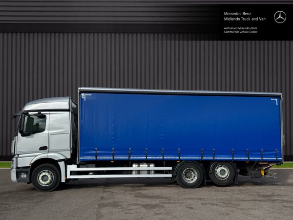 Mercedes-Benz Actros 2532 Curtainside with Tuckaway taillift - Image 5