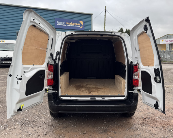 2023 Vauxhall Combo 1.5 Turbo D 2300 Prime L1H1 Panel Van - Image 3