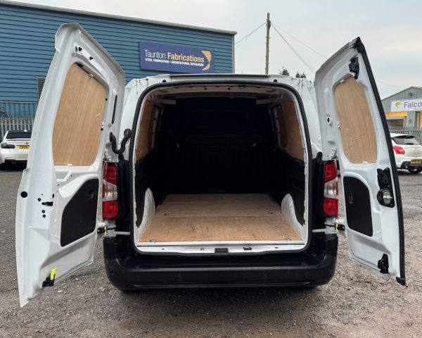 2023 Peugeot Partner 1.5 950 Professional Premium+ L2H1 Panel Van - Image 3