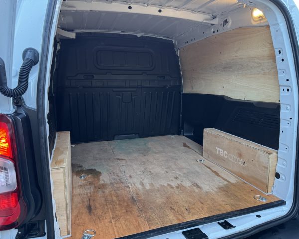 2023 Vauxhall Combo 1.5 Turbo D 2300 Prime L1H1 Panel Van - Image 3