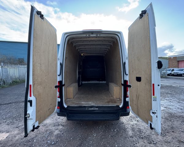 2023 Volkswagen Crafter 2.0 TDI CR35 Startline FWD L4H3 Panel Van - Image 3