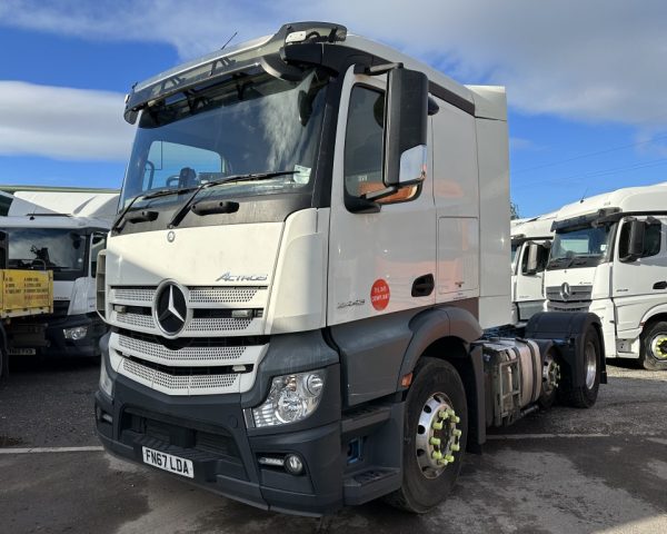 2017 (LDA) Mercedes-Benz Actros 2433 Mid-lift Lightweight (L-Sleeper Cab) T/Unit - Image 2