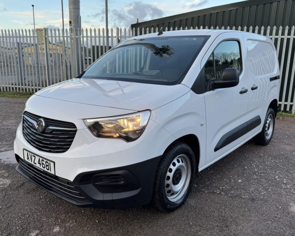 2023 Vauxhall Combo 1.5 Turbo D 2300 Prime L1H1 Panel Van - Image 2