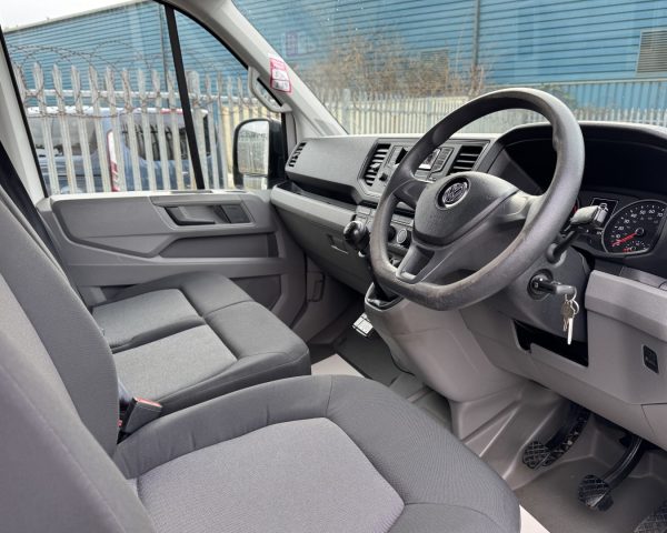 2019 Volkswagen Crafter CR35 2.0 TDI Tech Startline FWD Dual Temperature Freezer Panel Van - Image 4