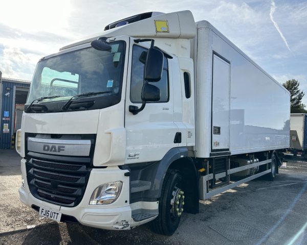 2015 DAF CF 250 18 Tonne Fridge/Freezer Truck with Tail Lift - Image 2