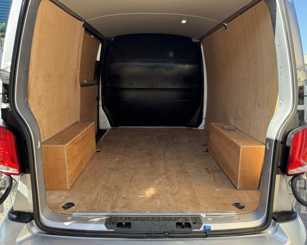 2023 Volkswagen Transporter 2.0 TDI (Auto) T30 Highline SWB Panel Van - Image 3