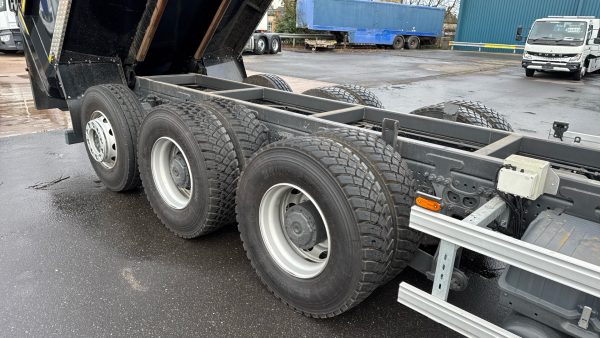 Mercedes-Benz Econic 3235 Tridem Tipper 8X4/4 - Image 24