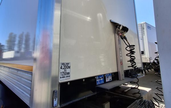 Montracon Box Van w/ Tail Lift - Image 8