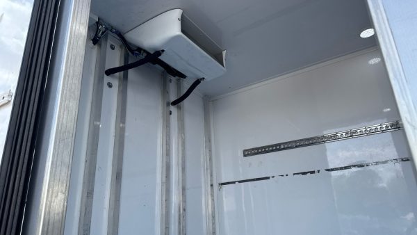 Iveco Daily 72-180 Dual Compartment Fridge - Image 13