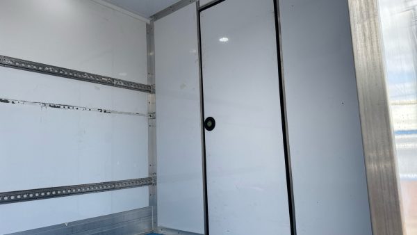 Iveco Daily 72-180 Dual Compartment Fridge - Image 14