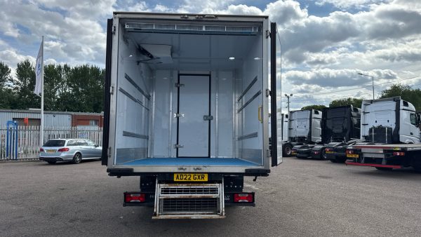 Iveco Daily 72-180 Dual Compartment Fridge - Image 15