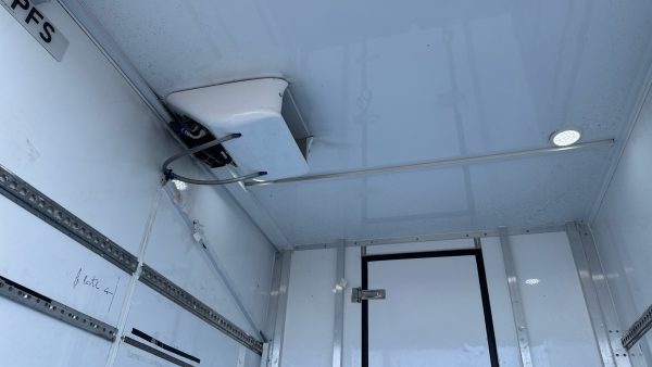 Iveco Daily 72-180 Dual Compartment Fridge - Image 18