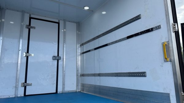 Iveco Daily 72-180 Dual Compartment Fridge - Image 19