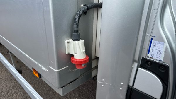 Iveco Daily 72-180 Dual Compartment Fridge - Image 20