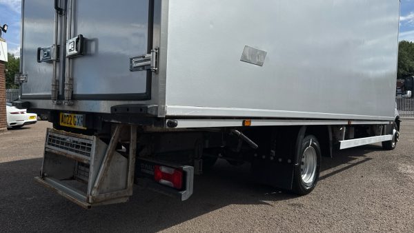 Iveco Daily 72-180 Dual Compartment Fridge - Image 31