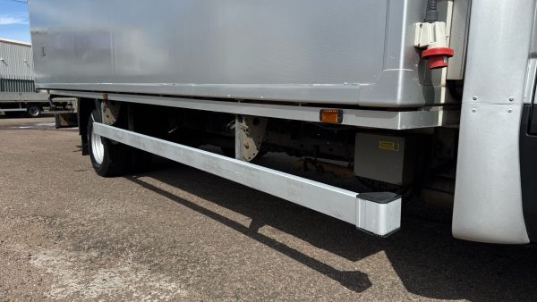 Iveco Daily 72-180 Dual Compartment Fridge - Image 33