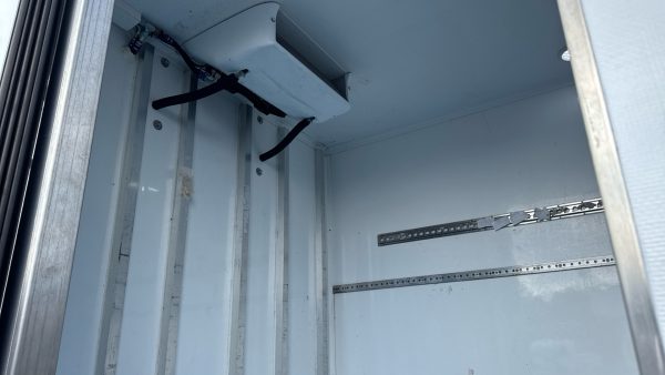 Iveco Daily 72-180 Dual Compartment Fridge - Image 14