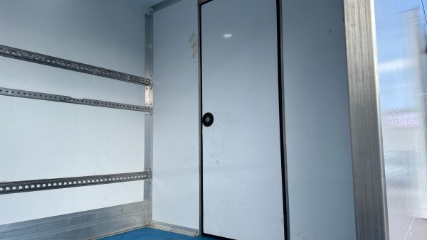 Iveco Daily 72-180 Dual Compartment Fridge - Image 15