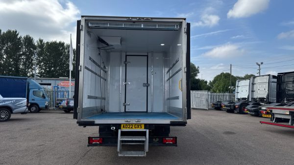 Iveco Daily 72-180 Dual Compartment Fridge - Image 17