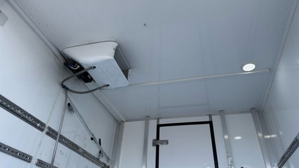 Iveco Daily 72-180 Dual Compartment Fridge - Image 19