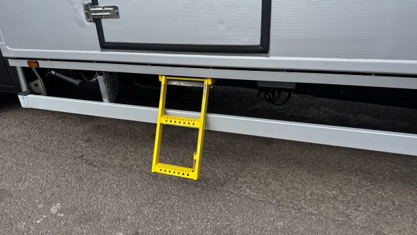 Iveco Daily 72-180 Dual Compartment Fridge - Image 20