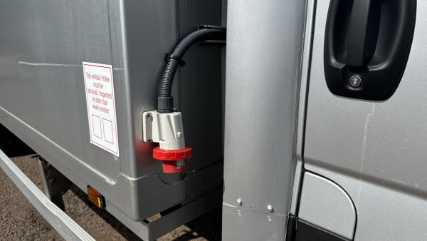 Iveco Daily 72-180 Dual Compartment Fridge - Image 23