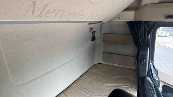 Mercedes-Benz Actros 1845 GigaSpace Low Ride Height - Image 23