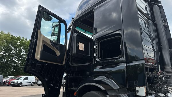 Mercedes-Benz Actros 1845 GigaSpace Low Ride Height - Image 28