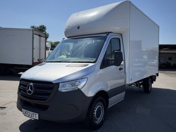 2022 Mercedes-Benz Sprinter 2.0 315 CDI Progressive RWD Luton Box with Tail Lift - Image 2