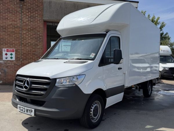 2023 Mercedes-Benz Sprinter 2.0 315 CDI Progressive RWD Luton Box with Tail Lift - Image 2