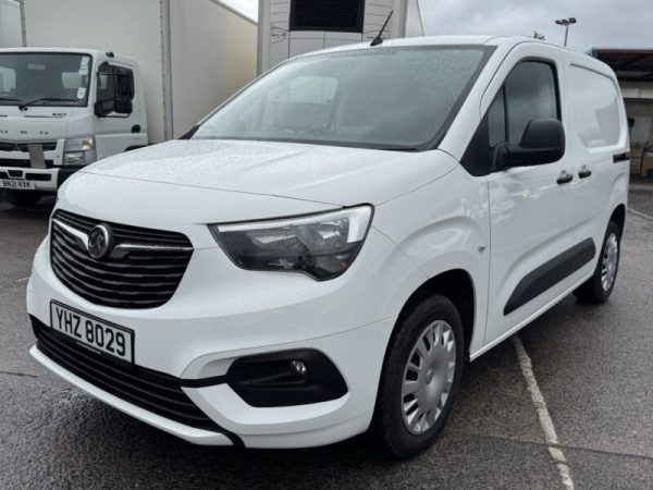 2022 Vauxhall Combo 1.5 Turbo D 2000 Sportive L1H1 Panel Van - Image 2
