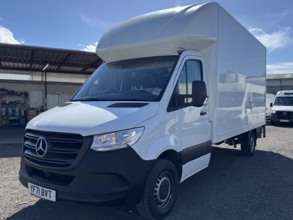 2022 Mercedes-Benz Sprinter 2.1 314 CDI Progressive RWD Luton Box Van with Tail Lift - Image 2