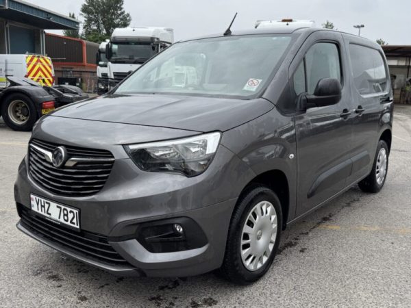 2022 Vauxhall Combo 1.5 Turbo D 2000 Sportive L1H1 Panel Van - Image 2