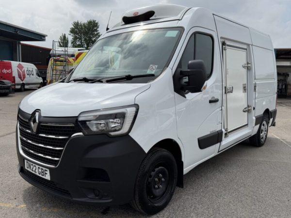 2022 Renault Master 2.3 DCI 35 Business+MWB Dual Temp Freezer Panel Van - Image 2