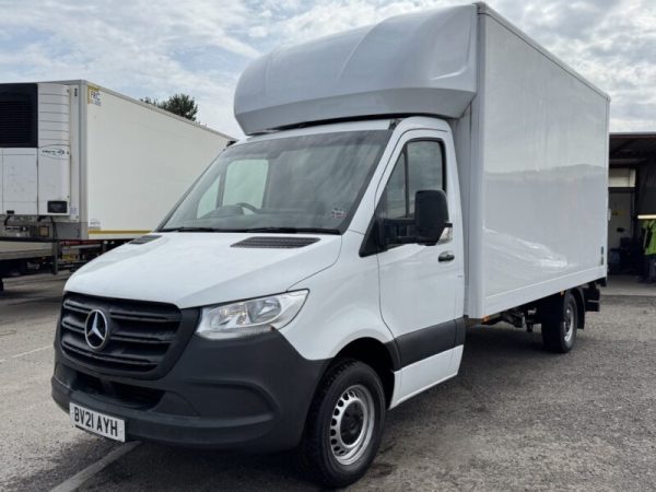 2021 Mercedes-Benz 2.1 314 CDI Progressive RWD Luton Box with Tail Lift - Image 2