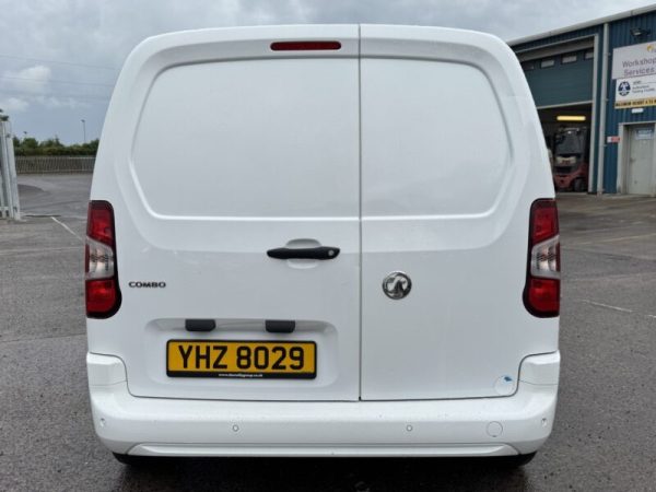 2022 Vauxhall Combo 1.5 Turbo D 2000 Sportive L1H1 Panel Van - Image 4