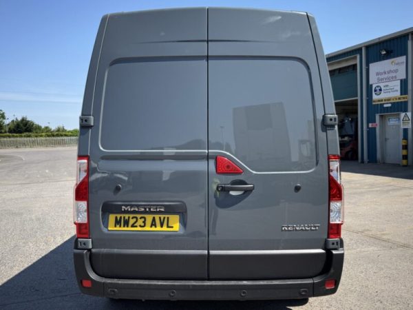 2023 Renault Master 2.3 DCI 35 Business+FWD MWB Panel Van - Image 4