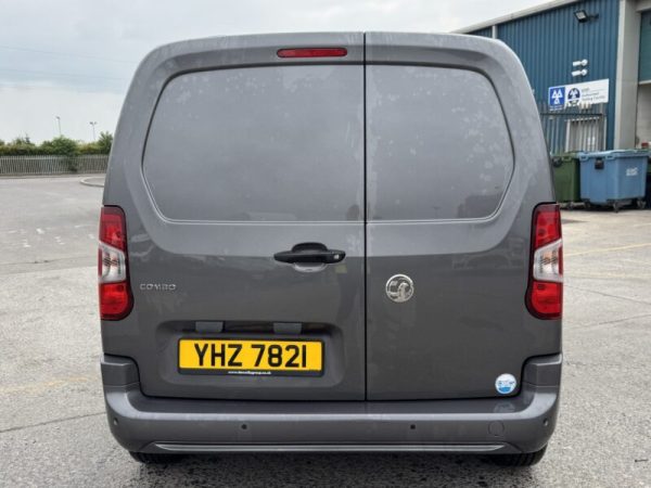 2022 Vauxhall Combo 1.5 Turbo D 2000 Sportive L1H1 Panel Van - Image 4