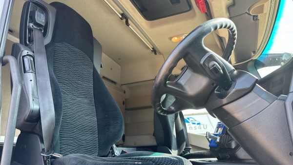 Mercedes-Benz Actros 2530 Dual Zone Refrigerated with Sleeper Cab - Image 10