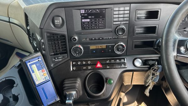 Mercedes-Benz Actros 2530 Dual Zone Refrigerated with Sleeper Cab - Image 11