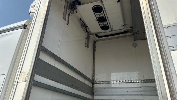 Mercedes-Benz Actros 2530 Dual Zone Refrigerated with Sleeper Cab - Image 14