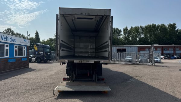 Mercedes-Benz Actros 2530 Dual Zone Refrigerated with Sleeper Cab - Image 16