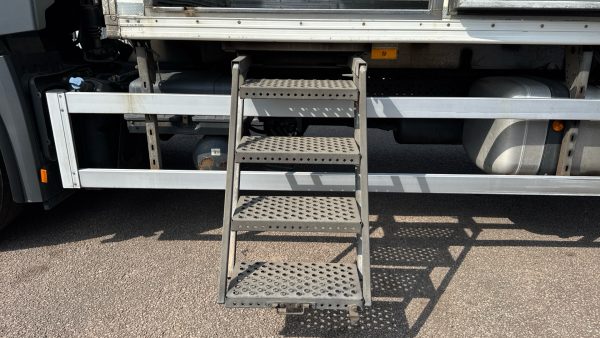 Mercedes-Benz Actros 2530 Dual Zone Refrigerated with Sleeper Cab - Image 18